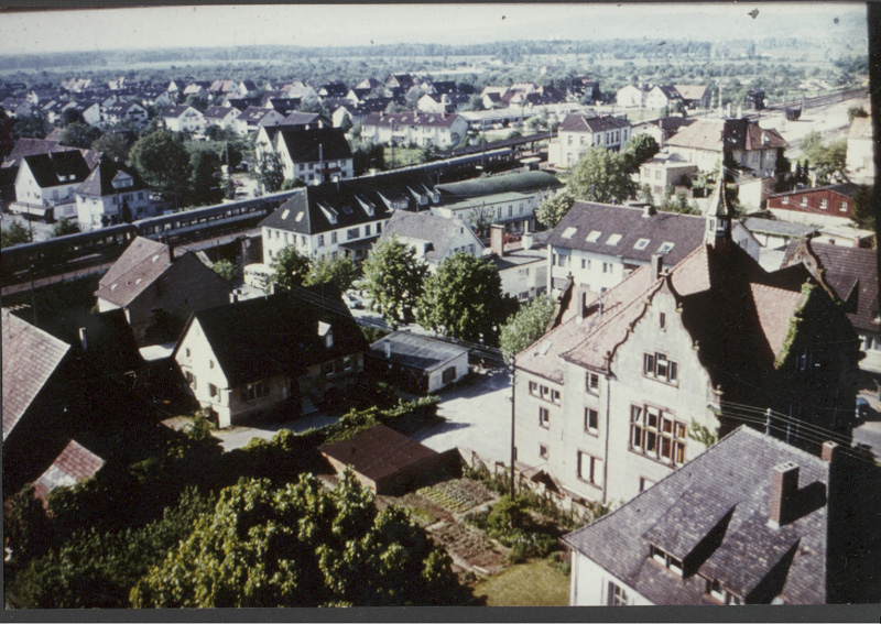 Blick-vom-Kirchenturm-auf-Rathausplatz-1982